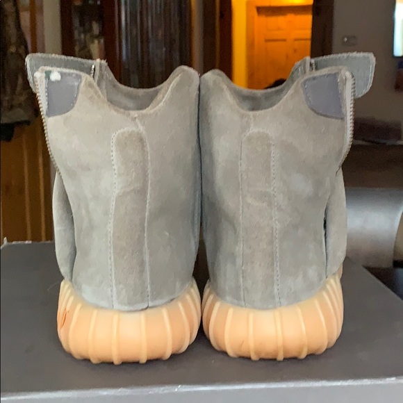 YEEZY BOOST 750 - Picture 3 of 5